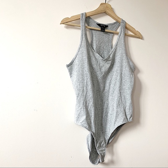🎉5/$30 - Grey V-Neck bodysuit - Picture 4 of 9